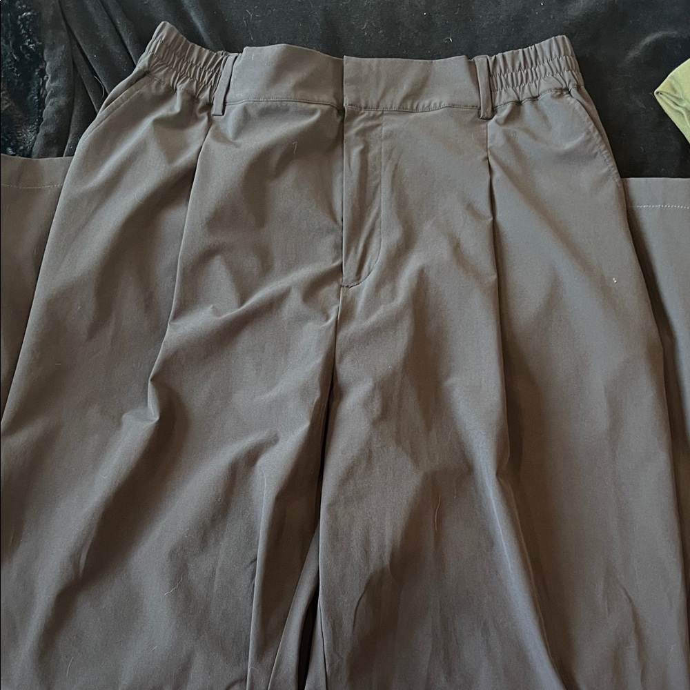 ALO Yoga Black High-Waist Jogger Trousers - Picture 2 of 2